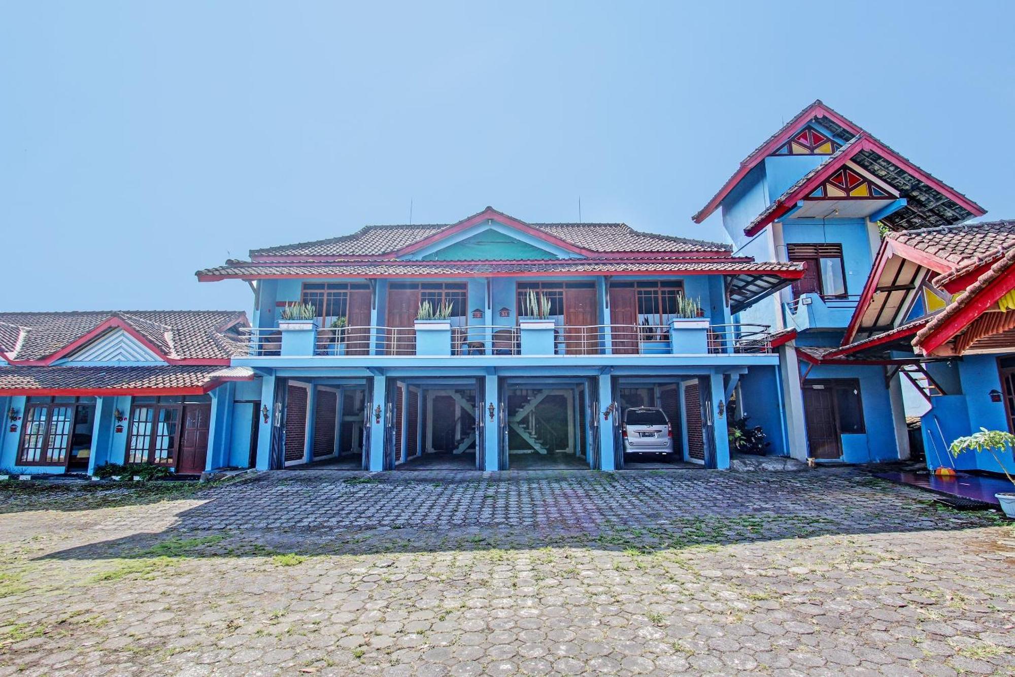 Capital O 91644 Loka Hause Hotel Салатига Екстериор снимка