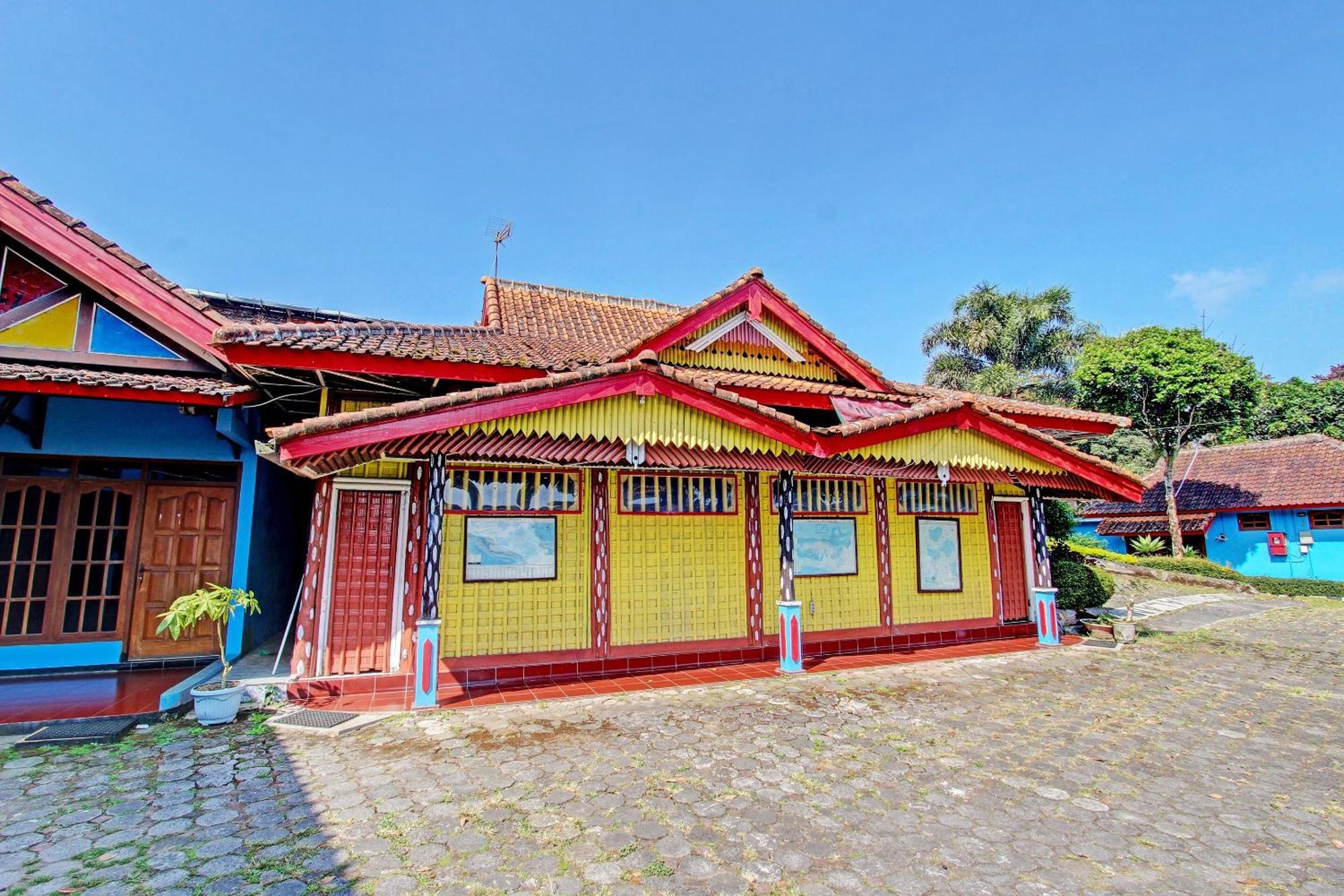 Capital O 91644 Loka Hause Hotel Салатига Екстериор снимка